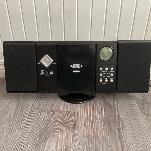 Jensen Wall-Mountable Cd System With Am/Fm Stereo Receiver - Picture 5 of 10